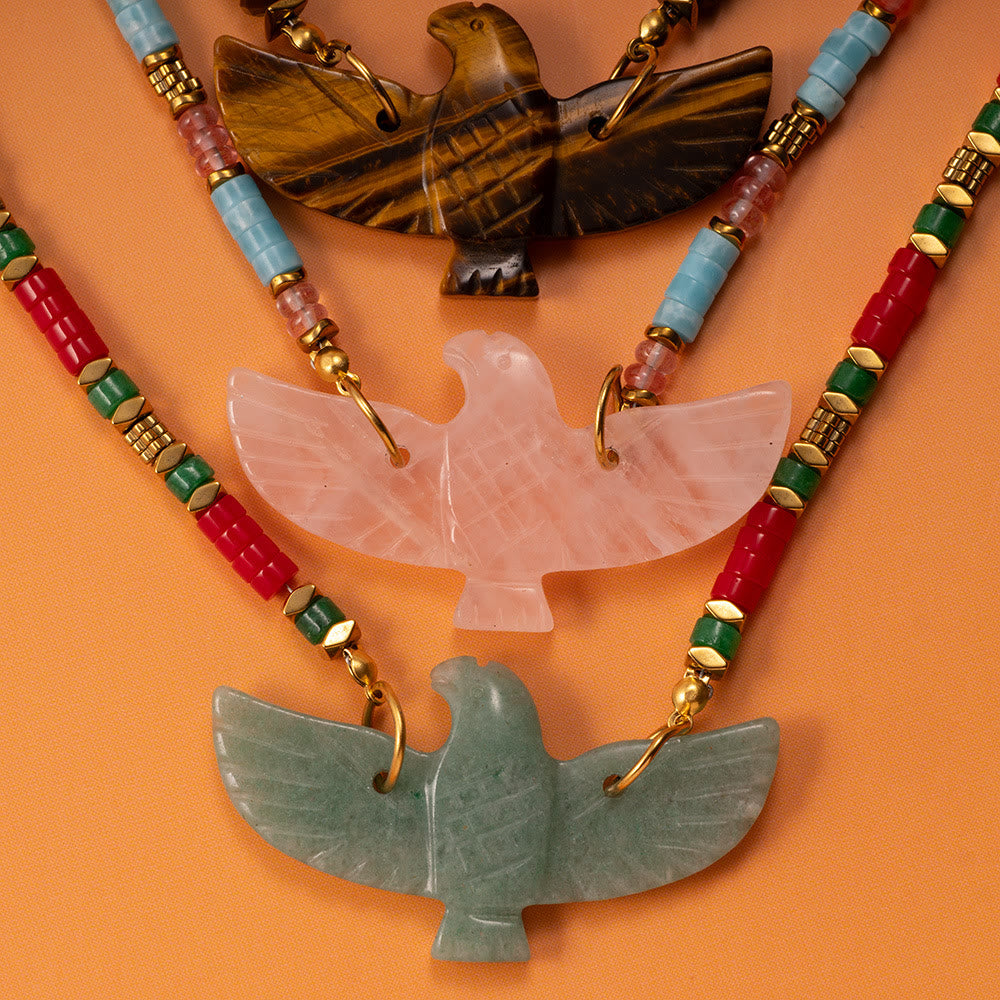 Collier de perles avec pendentif en pierre naturelle sculptée d'aigle Olivenorma