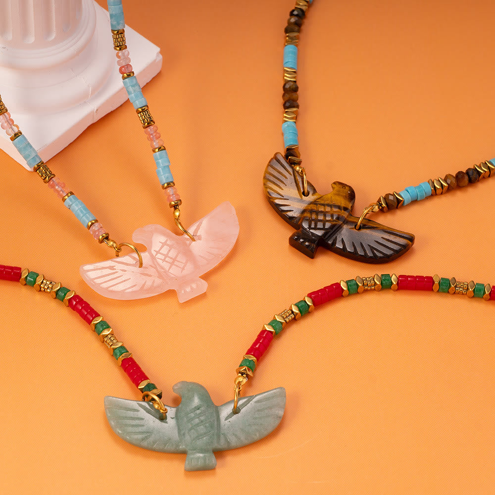 Collier de perles avec pendentif en pierre naturelle sculptée d'aigle Olivenorma