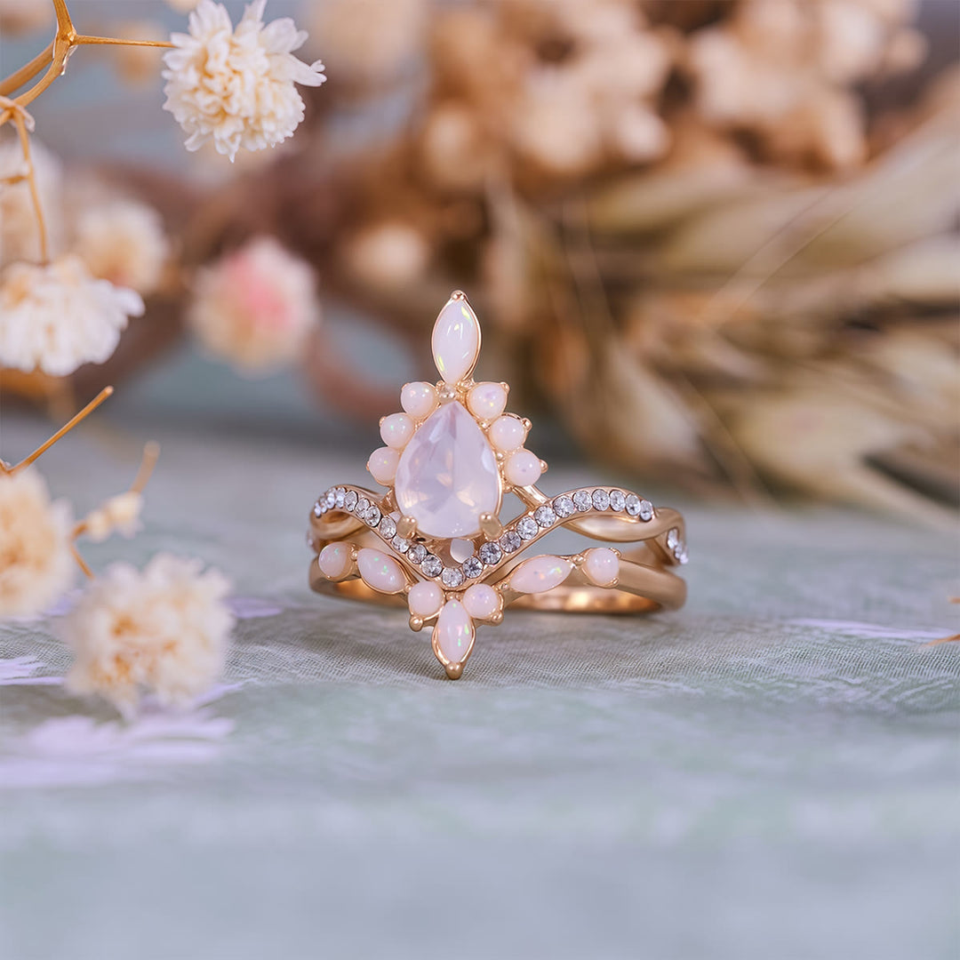 Bague couronne en calcédoine blanche taille poire Olivenorma