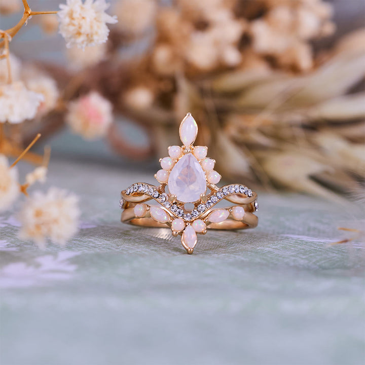 Bague couronne en calcédoine blanche taille poire Olivenorma