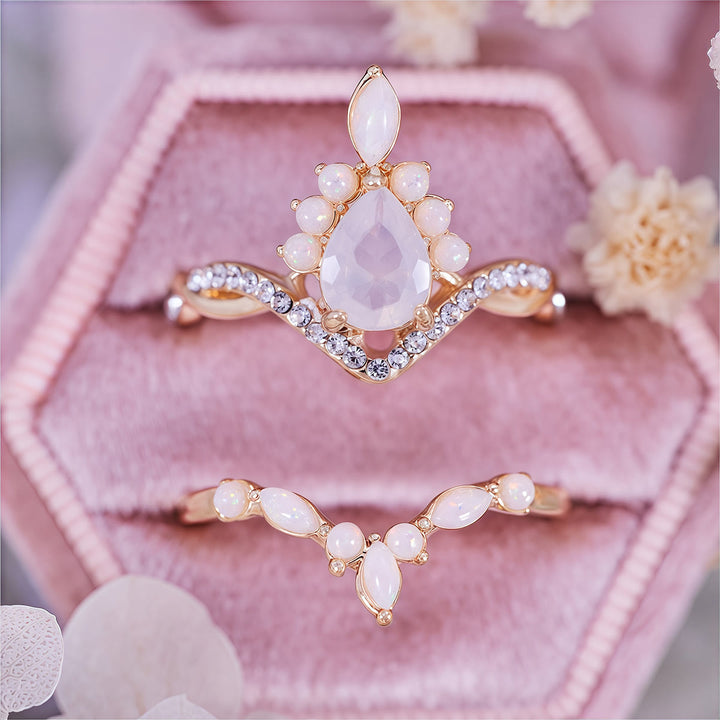 Bague couronne en calcédoine blanche taille poire Olivenorma