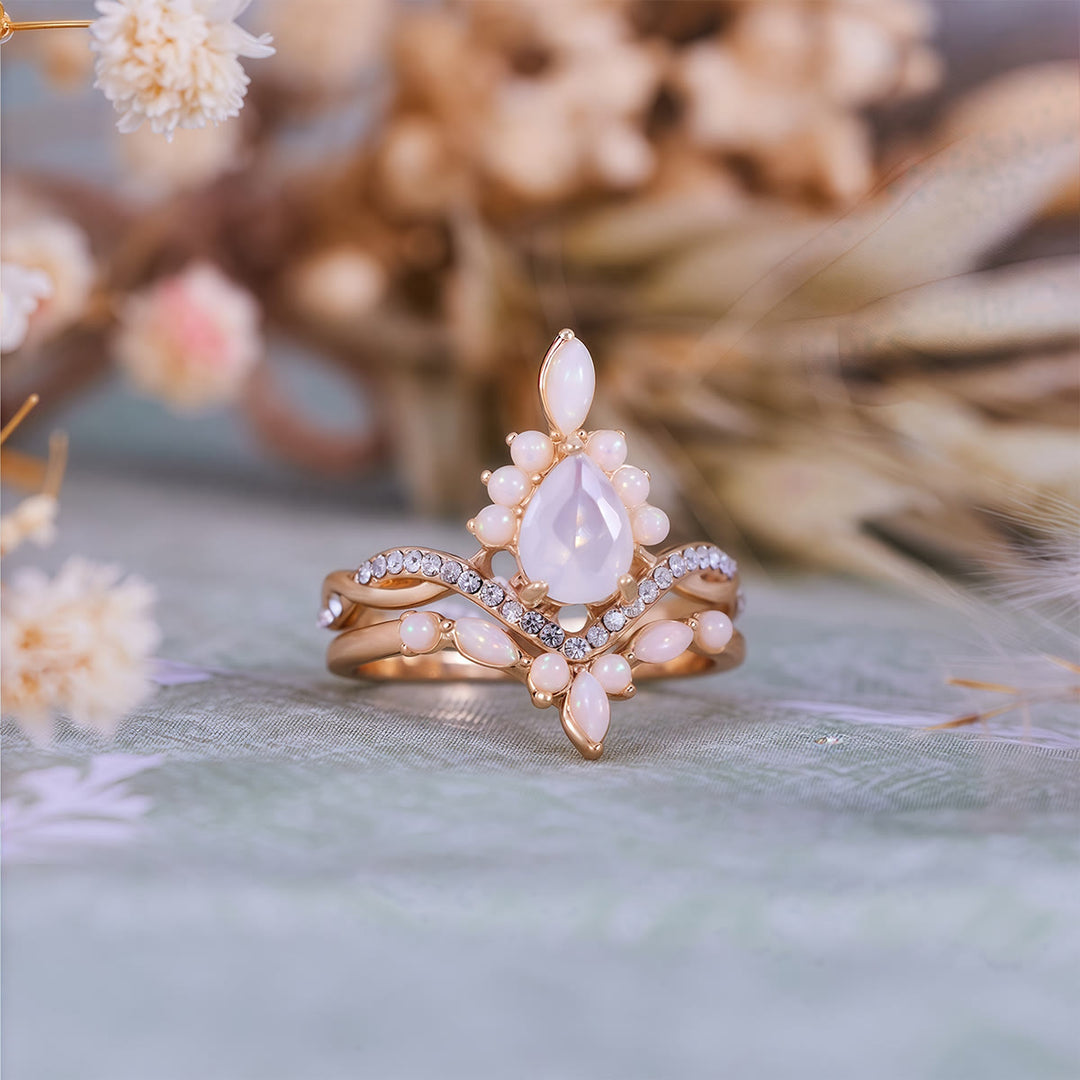 Bague couronne en calcédoine blanche taille poire Olivenorma