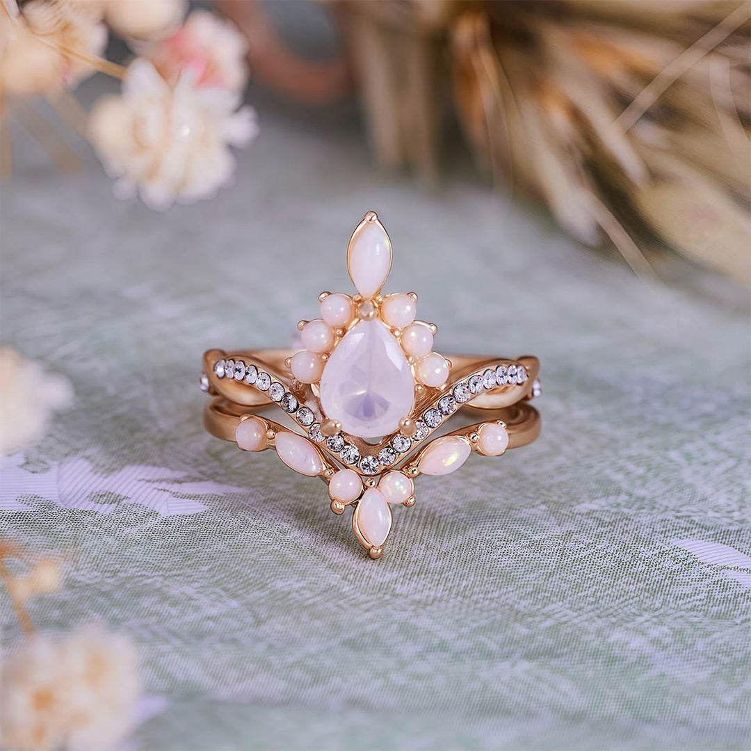 Bague couronne en calcédoine blanche taille poire Olivenorma