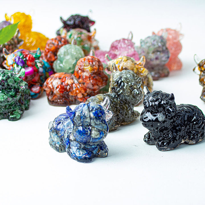 Décoration en pierre précieuse en cristal époxy Olivenorma représentant un bétail des Highlands