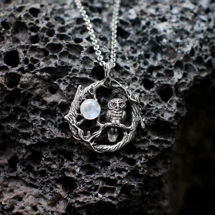 Collier rétro en pierre de lune avec hibou de la renaissance