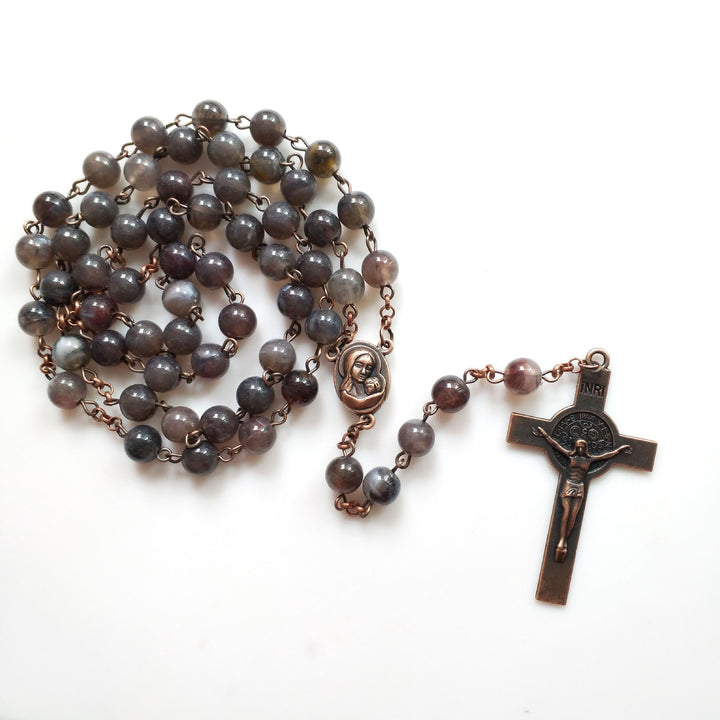 Collier chapelet avec croix en boule acrylique marron Olivenorma