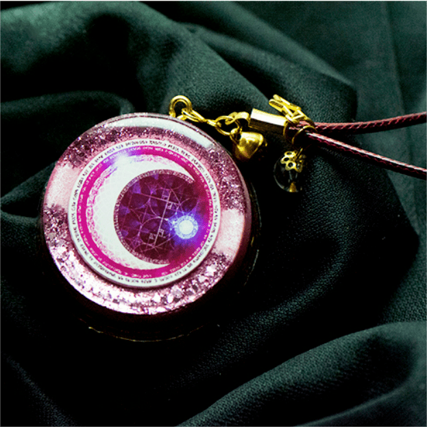 Collier Orgonite avec pendentif en phase de lune rose et banderole Moonlight Streamer Olivenorma