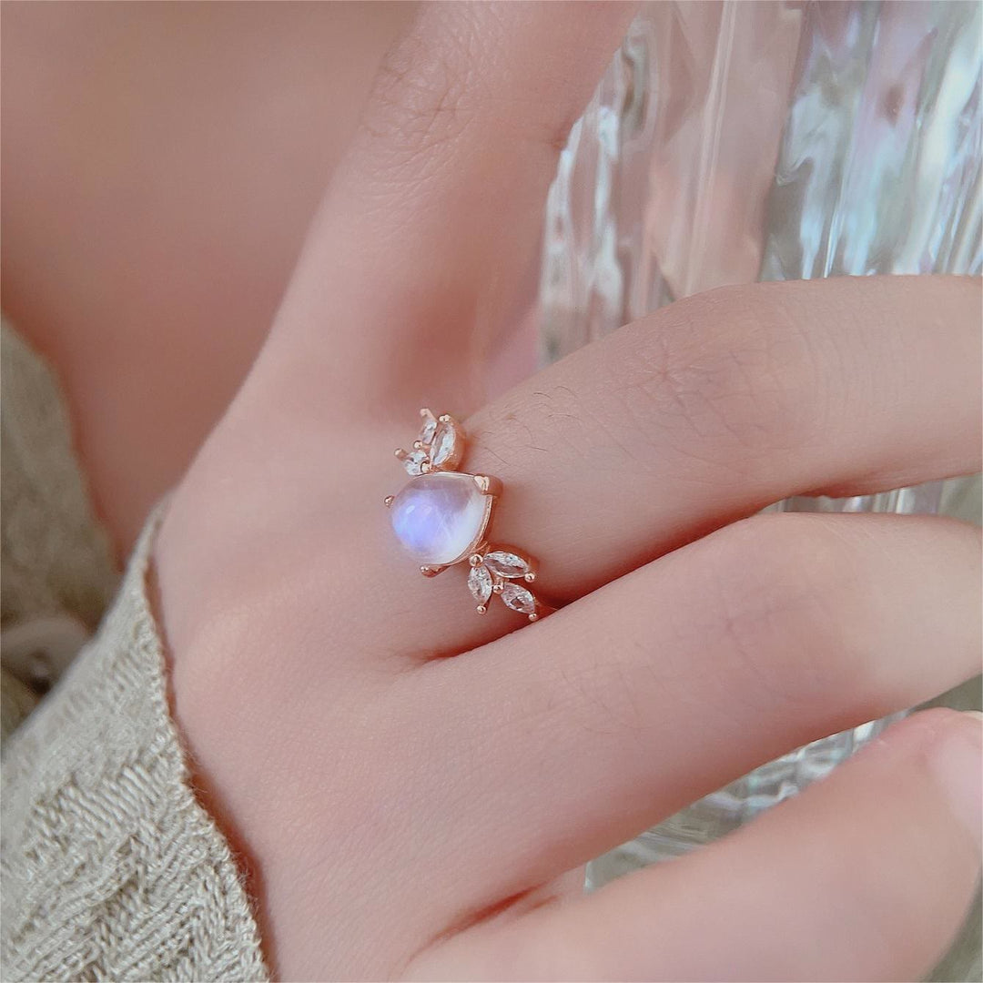 Bague en or rose en forme de goutte avec zircon blanc et pierre de lune Olivenorma