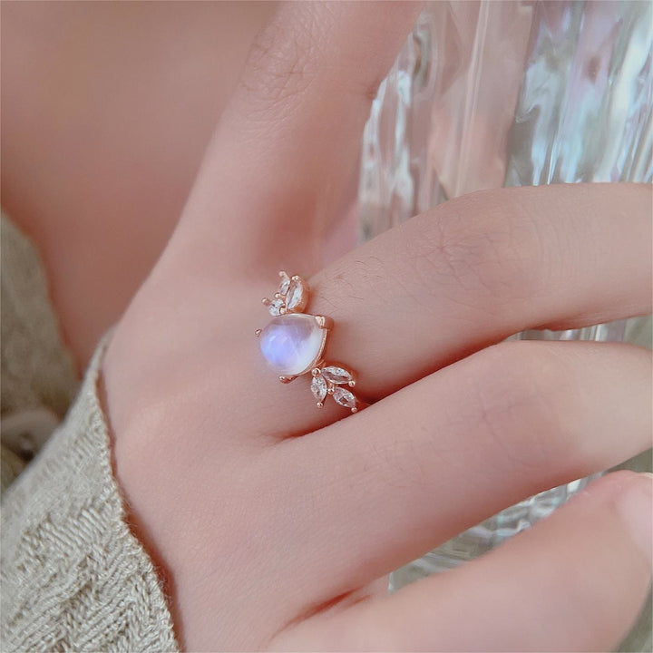 Bague en or rose en forme de goutte avec zircon blanc et pierre de lune Olivenorma