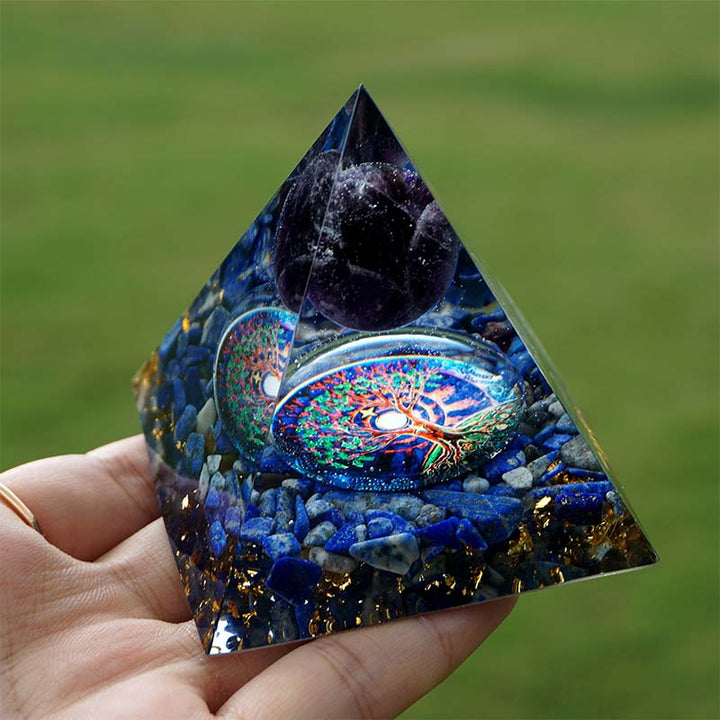 Pyramide d'orgone Reki en améthyste Olivenorma avec lapis-lazuli