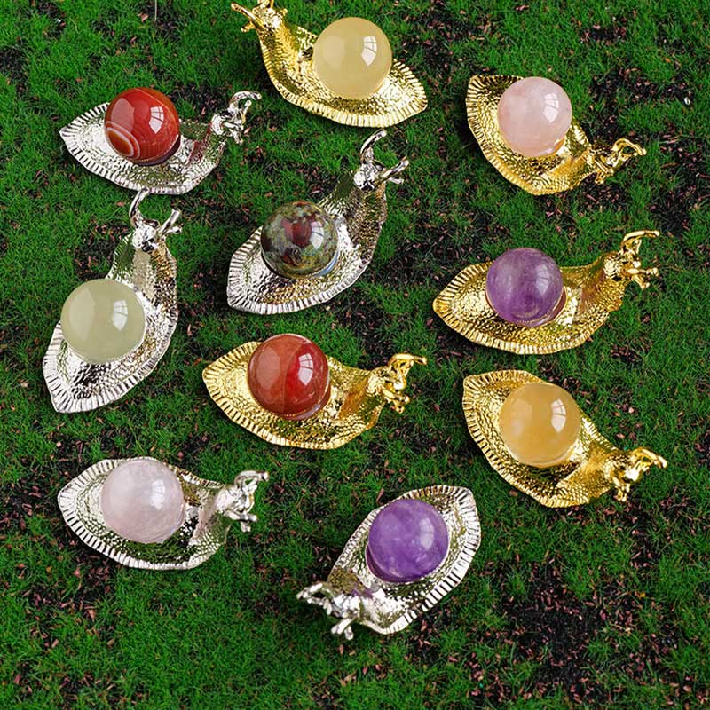 Support de boule de cristal naturel Olivenorma, petite décoration en pierre précieuse en forme d'escargot