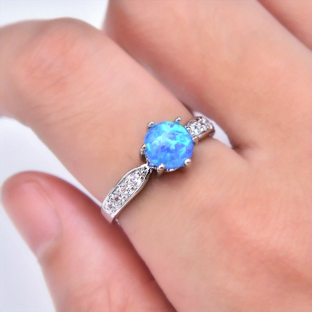 Bague à six griffes avec bordure en opale ronde Olivenorma