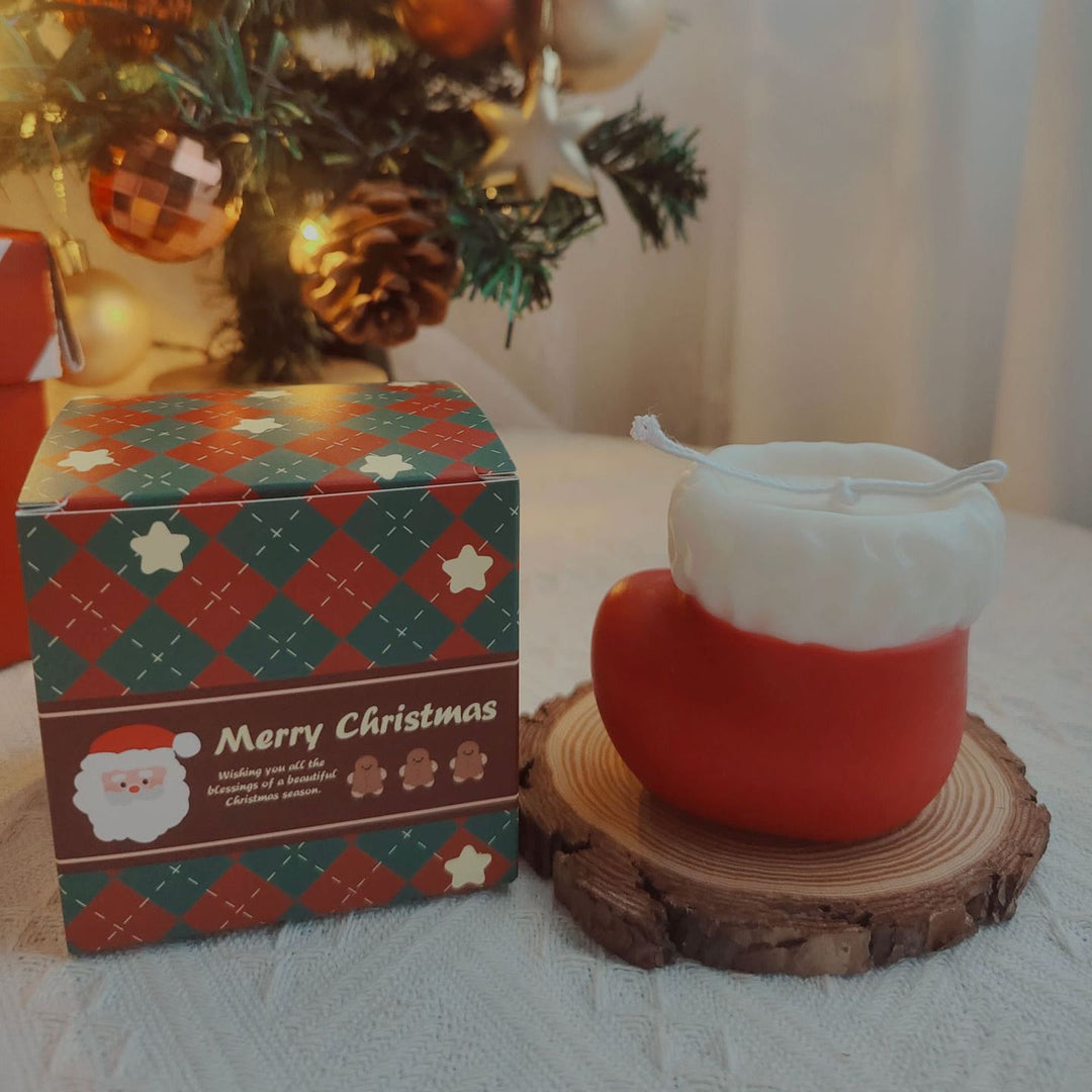 Bougie de Noël en forme de chaussette avec boule de laine gravée Olivenorma