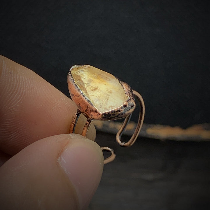 Bague ajustable en pierre brute irrégulière naturelle Olivenorma avec douze pierres de naissance