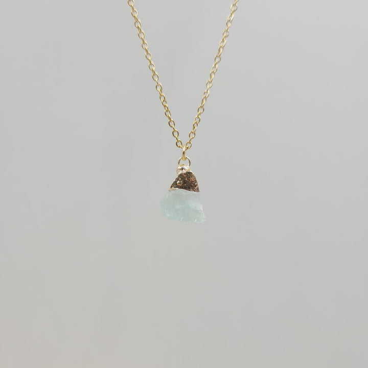 Collier en pierre précieuse brute irrégulière en cristal Olivenorma