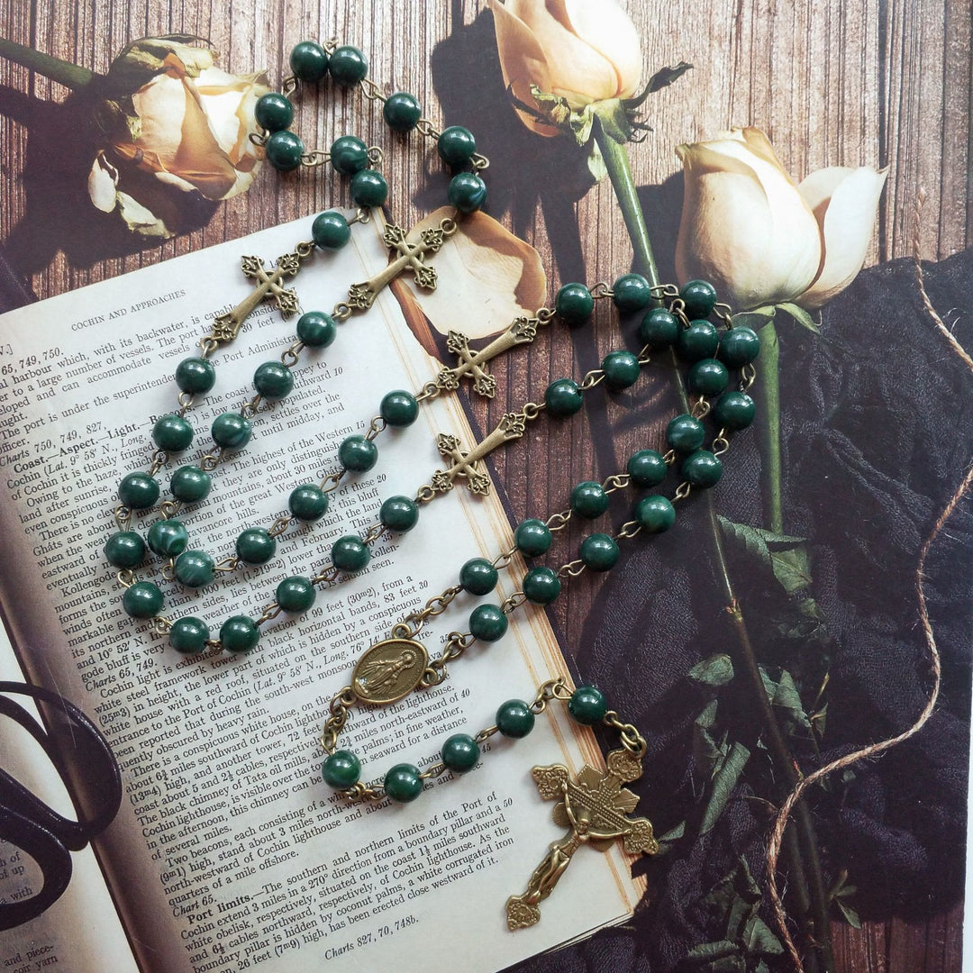 Collier chapelet avec pendentif en forme de croix en cuivre et malachite Olivenorma