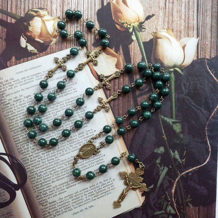Collier chapelet avec pendentif en forme de croix en cuivre et malachite Olivenorma
