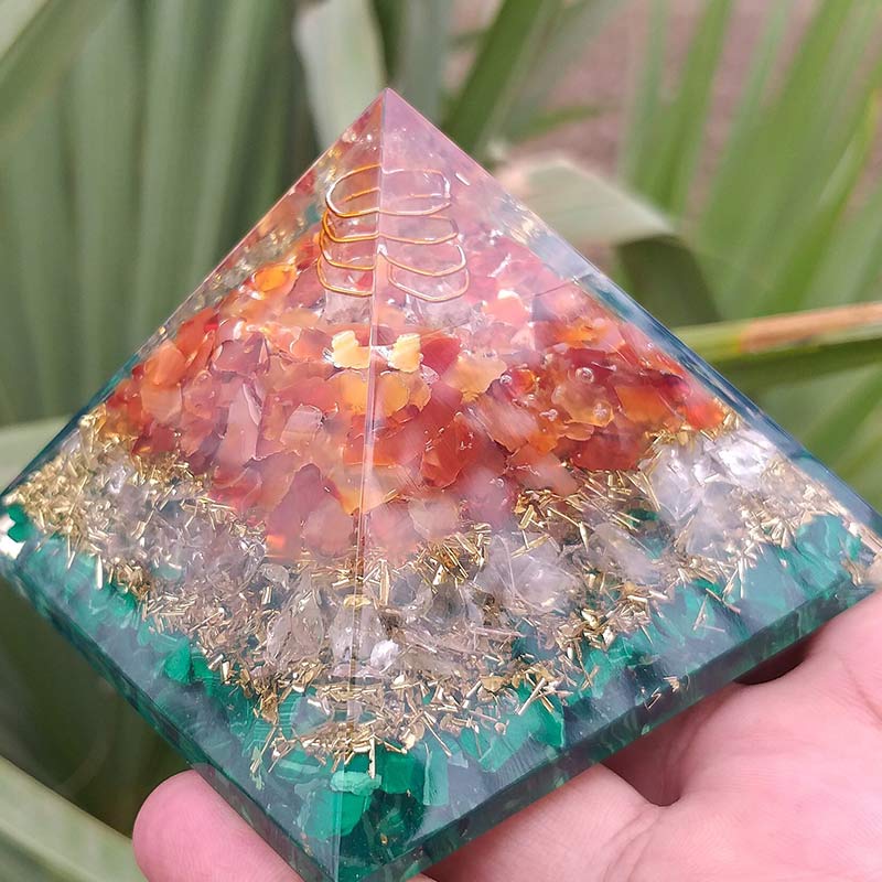 Pilier en quartz transparent Olivenorma avec pyramide orgonite et malachite