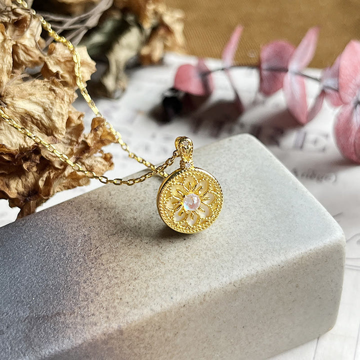Collier pendentif rond en pierre de lune et fleur Olivenorma