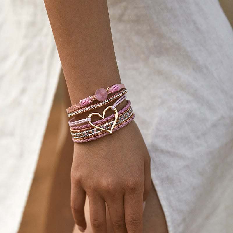 Bracelet en cuir tressé avec cœur métallique et grappe de cristaux multicolores Olivenorma