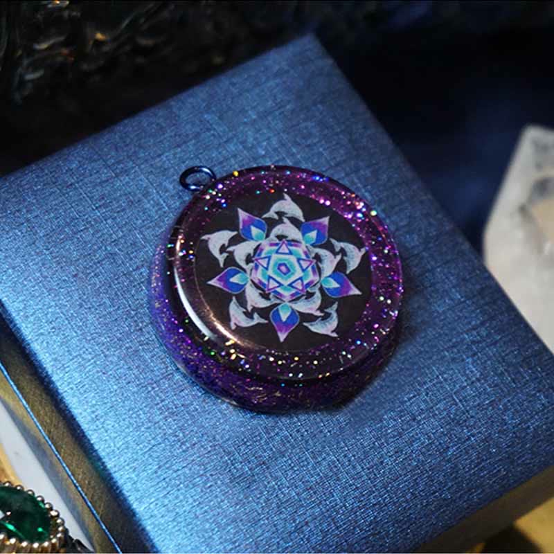 Collier en pierre brute de cristal naturel Olivenorma « Voice of Dolphin »