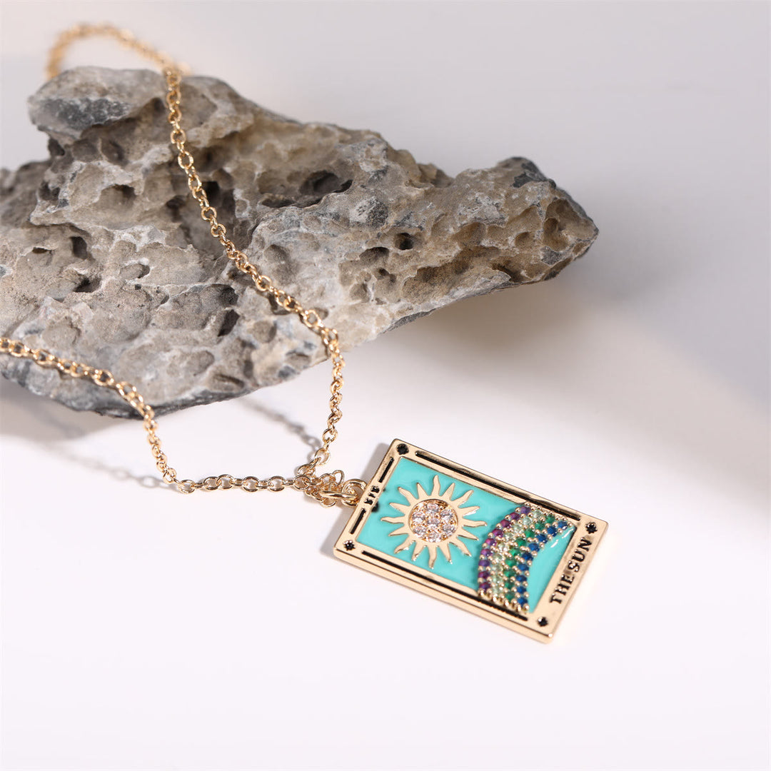 Collier en forme de goutte d'huile de tarot en or électroplaqué avec zircon Olivenorma