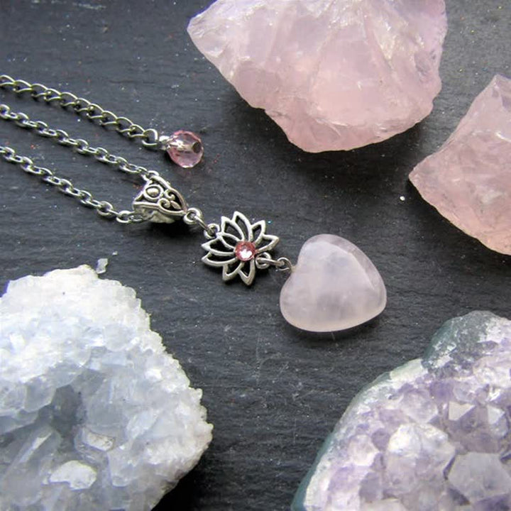 Collier en forme de cœur en quartz rose et lotus de Bohême Olivenorma