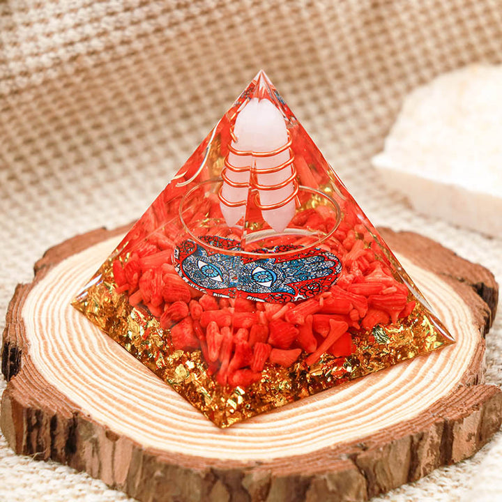 Pyramide d'orgone Hamsa en opale Olivenorma avec corail rouge