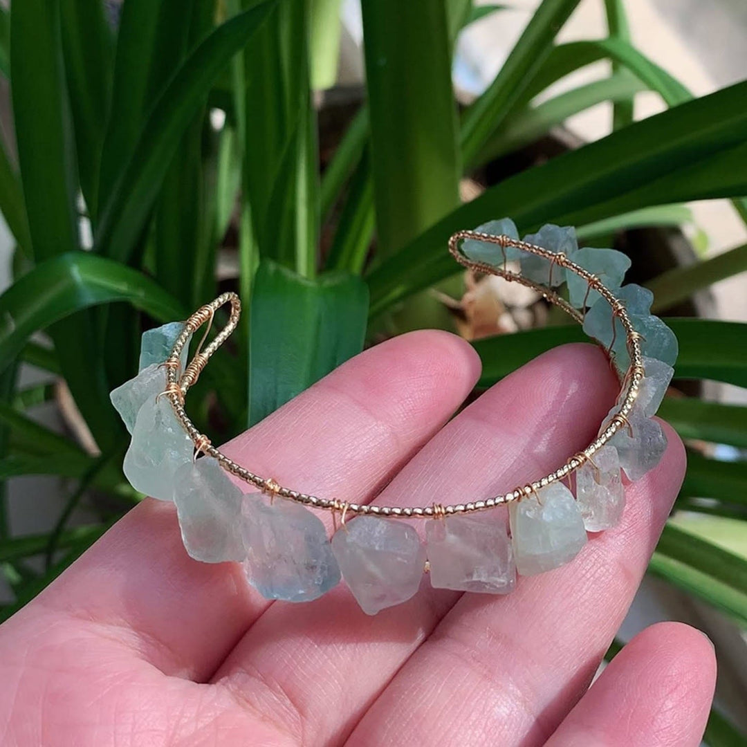 Bracelet enroulé en fil de fer avec perles de gravier en cristal naturel Olivenorma