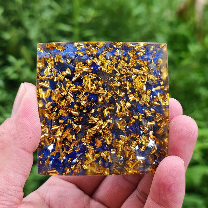 Pyramide d'orgone du zodiaque Vierge en améthyste Olivenorma avec lapis-lazuli