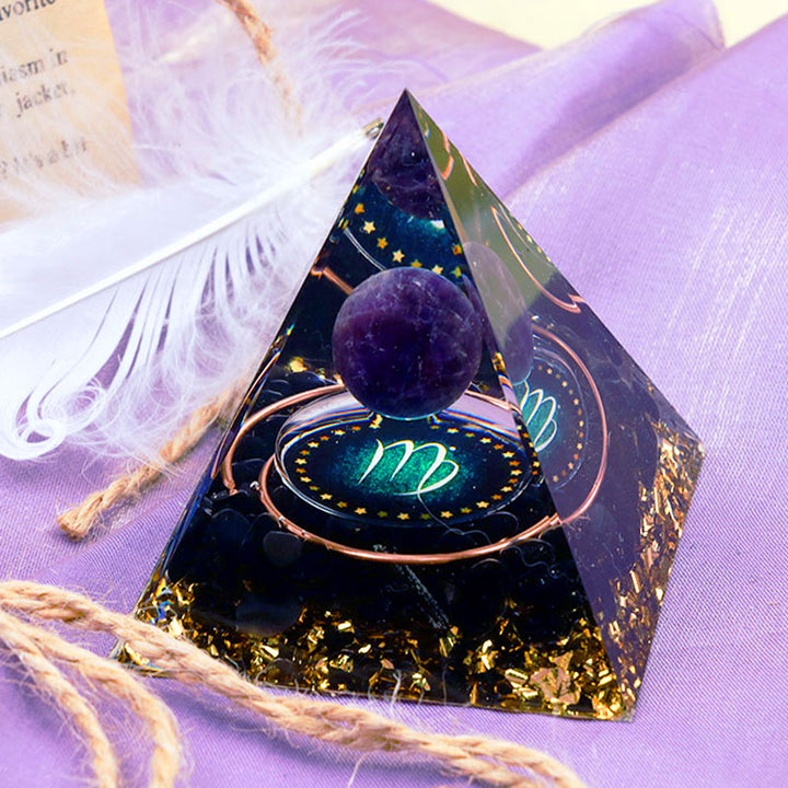 Sphère d'améthyste Olivenorma avec pyramide d'orgone du zodiaque Vierge en obsidienne