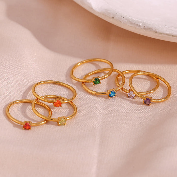 Bague simple en acier inoxydable plaqué 18 carats avec pierre de naissance Olivenorma