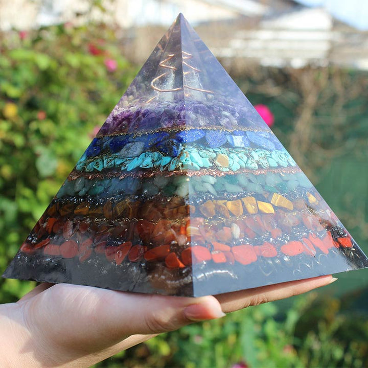 Pyramide d'orgone paisible de chakra naturel Olivenorma