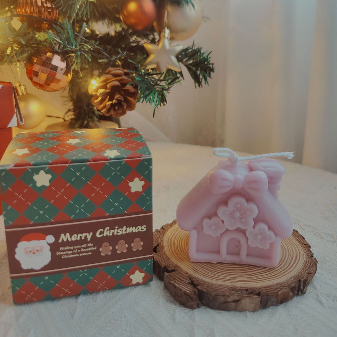 Bougie de Noël en forme de chaussette avec boule de laine gravée Olivenorma