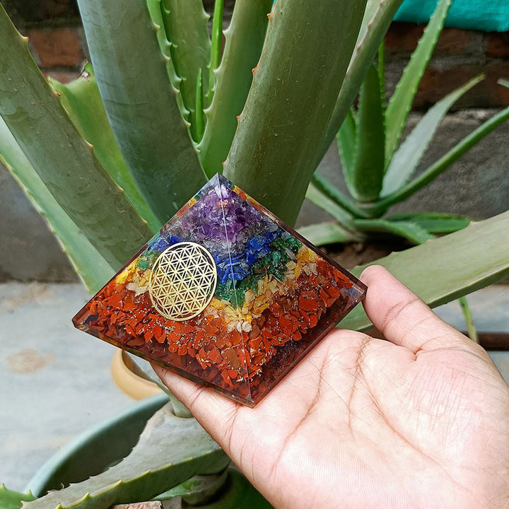Symbole de la fleur de vie du chakra Olivenorma, pyramide d'orgone