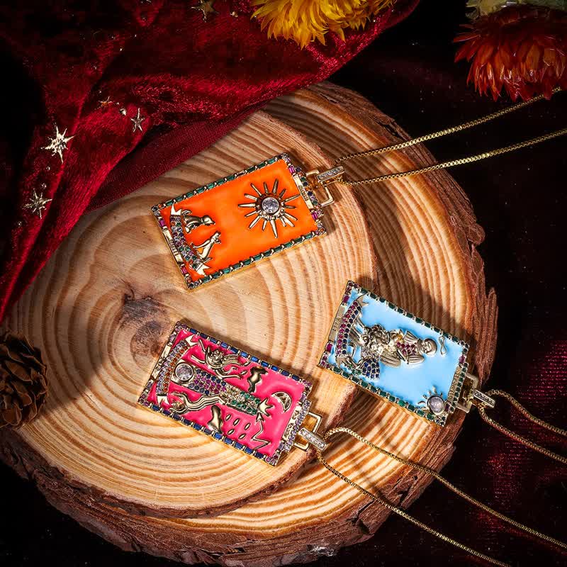 Collier de cartes de tarot majeures en émail Olivenorma