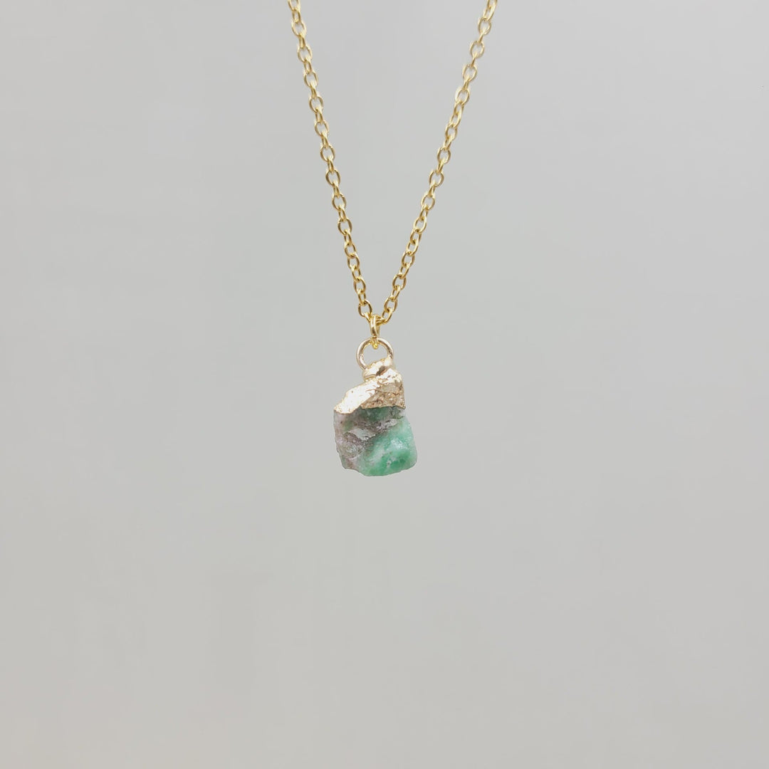 Collier en pierre précieuse brute irrégulière en cristal Olivenorma