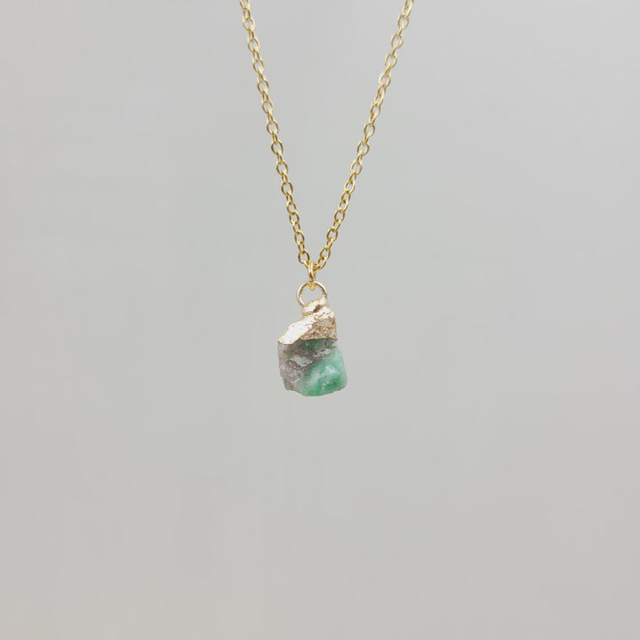 Collier en pierre précieuse brute irrégulière en cristal Olivenorma