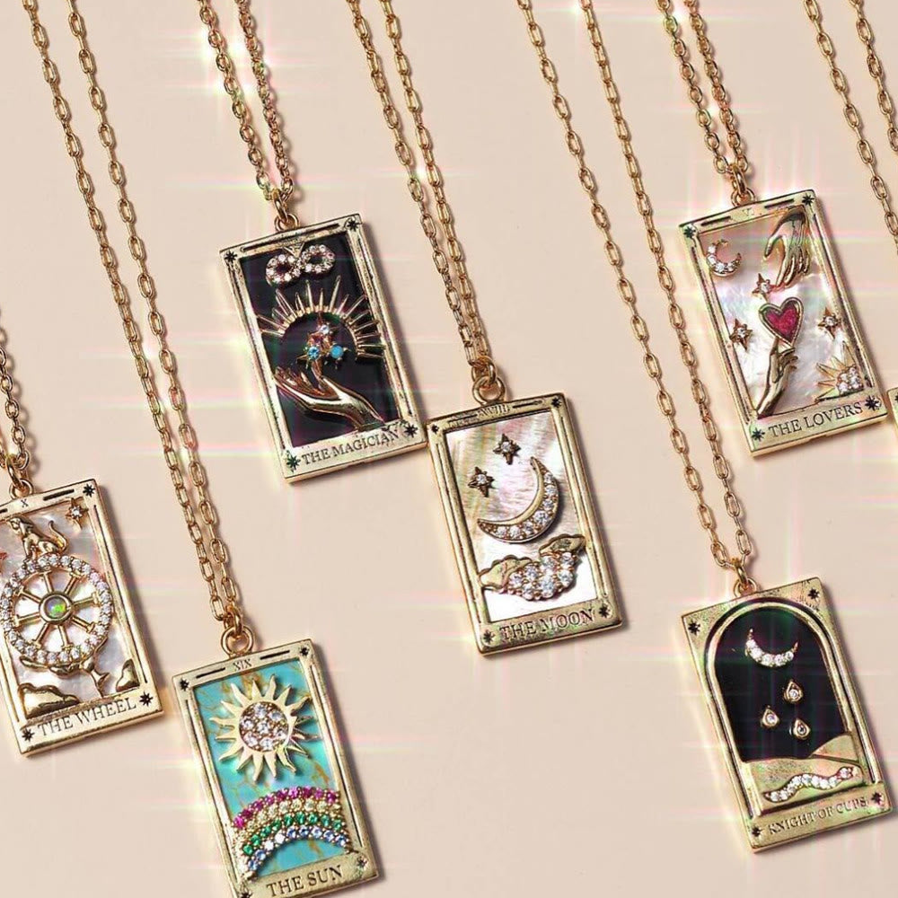 Collier en forme de goutte d'huile de tarot en or électroplaqué avec zircon Olivenorma