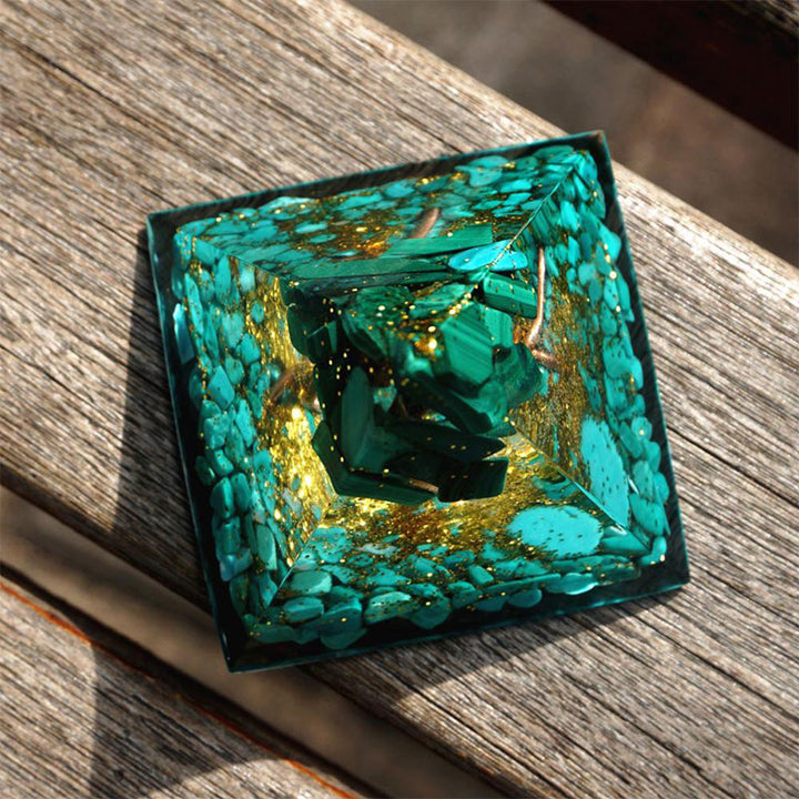 Pyramide d'orgone arbre de vie en malachite Olivenorma avec turquoise