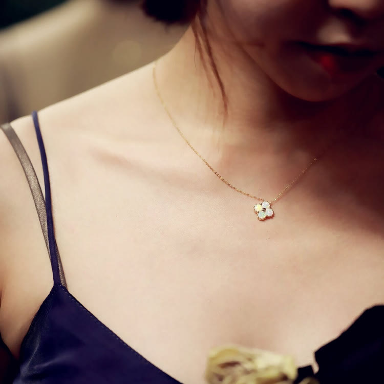 Collier en argent sterling S925 avec opale et trèfle à quatre feuilles Olivenorma