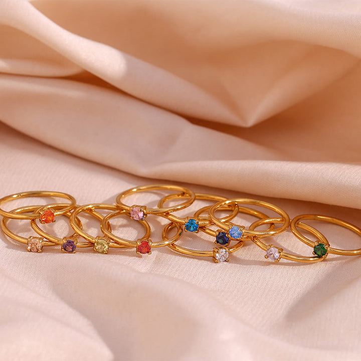 Bague simple en acier inoxydable plaqué 18 carats avec pierre de naissance Olivenorma