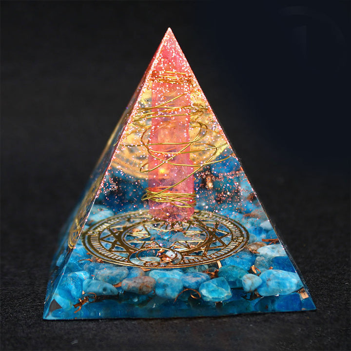 Pyramide d'orgone en quartz rouge Olivenorma avec lapis-lazuli