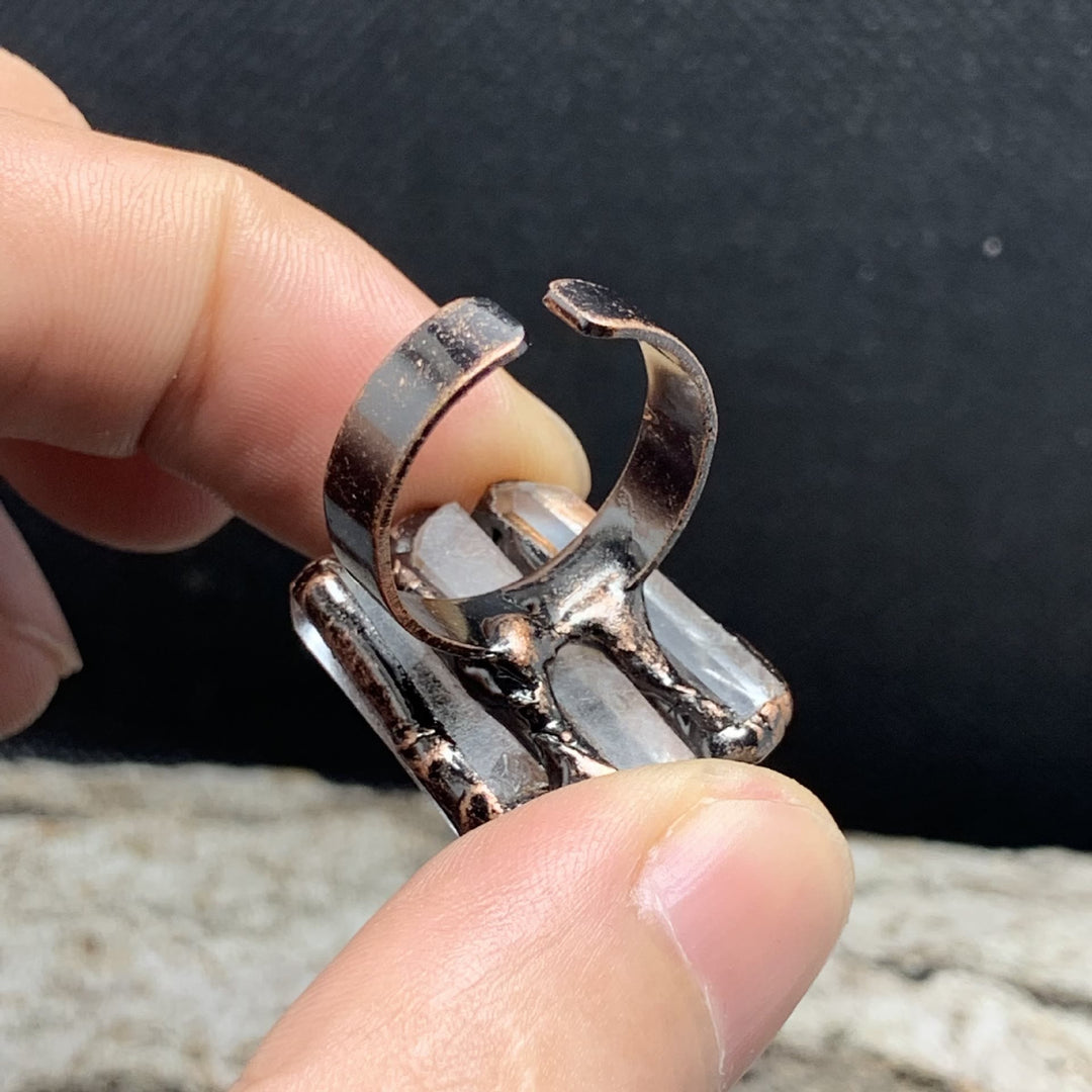 Bague réglable à triple combinaison irrégulière en quartz clair naturel Olivenorma