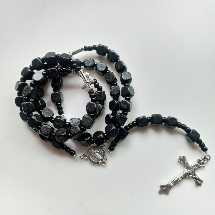 Collier chapelet carré noir en bois avec croix Olivenorma