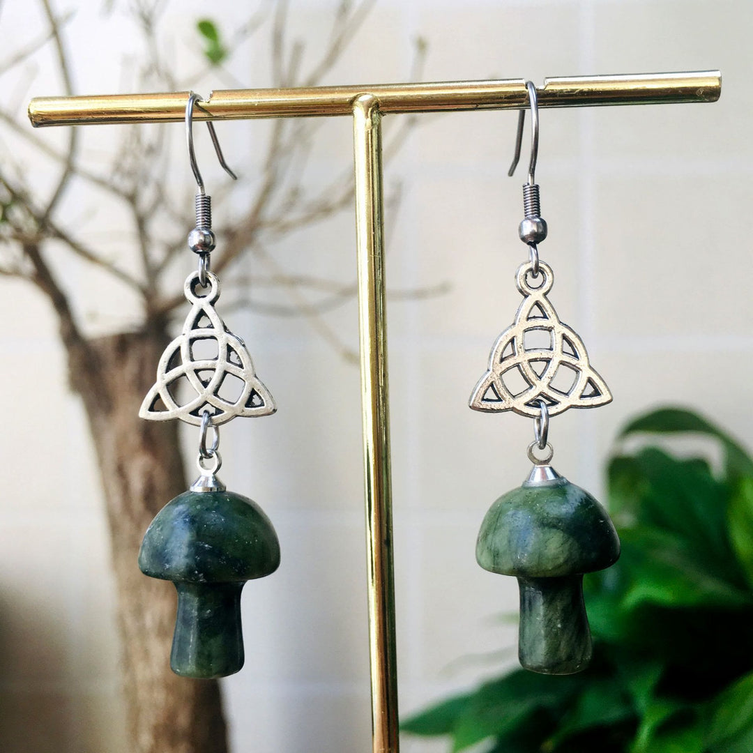 Boucles d'oreilles à tige en forme de champignon mignon en pierre de cristal naturel Olivenorma