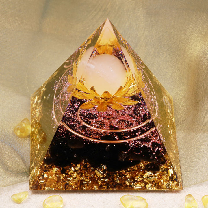 Pyramide d'orgone en cristal transparent d'obsidienne Olivenorma, symbole du lotus