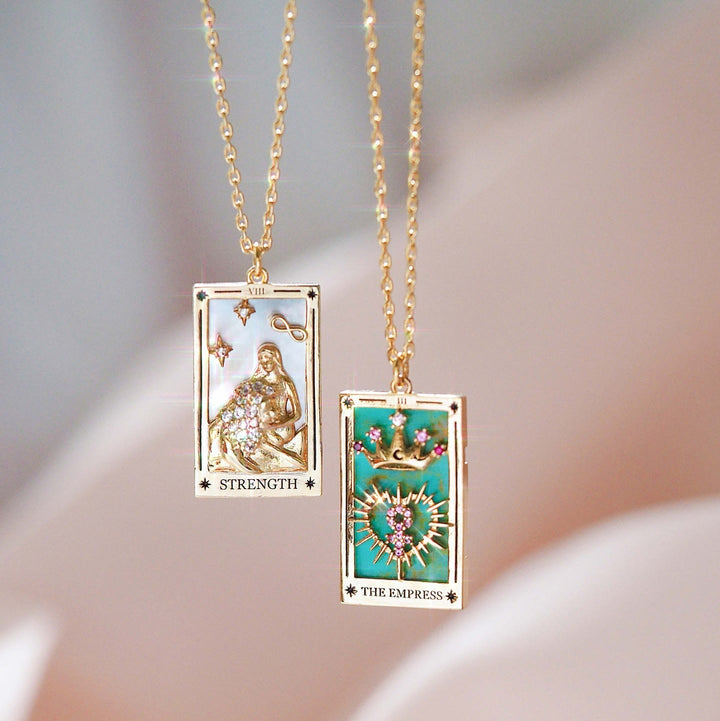 Collier en forme de goutte d'huile de tarot en or électroplaqué avec zircon Olivenorma