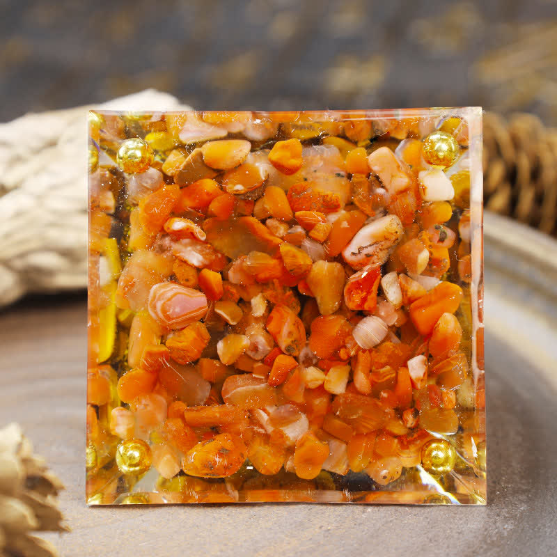 Jaspe rouge Olivenorma avec pyramide orgonite de Bouddha