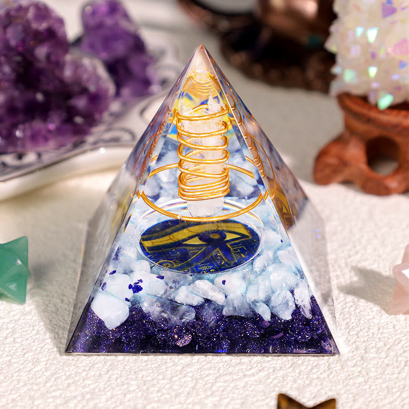 Pyramide d'orgone en cristal clair aigue-marine Œil d'Horus Olivenorma